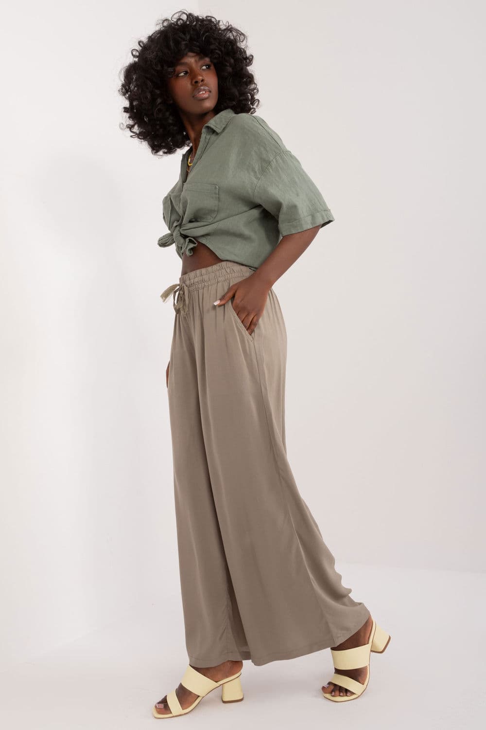 Pantaloni da donna model 197537 Sublevel - Miniatura 2