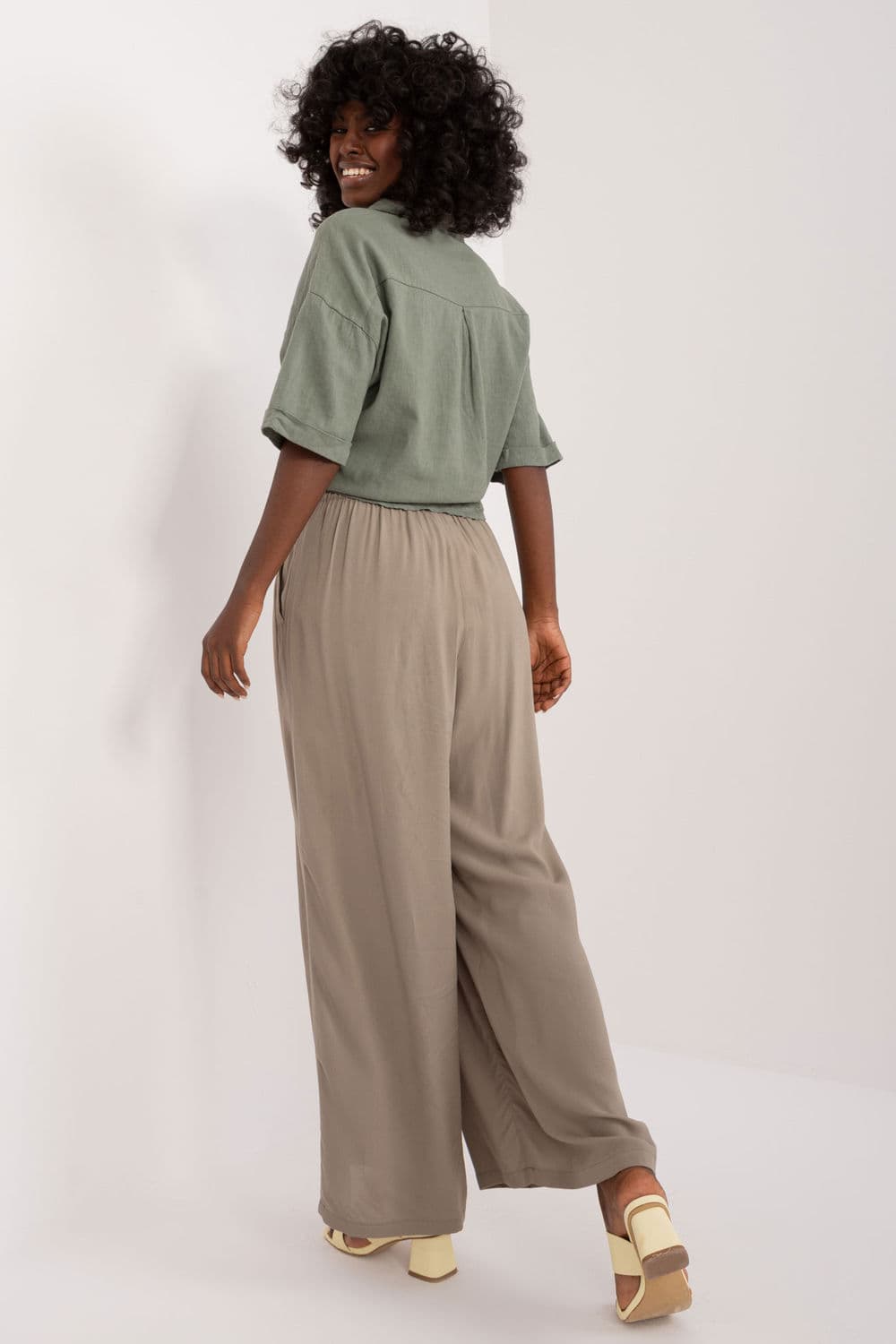 Pantaloni da donna model 197537 Sublevel - Miniatura 3