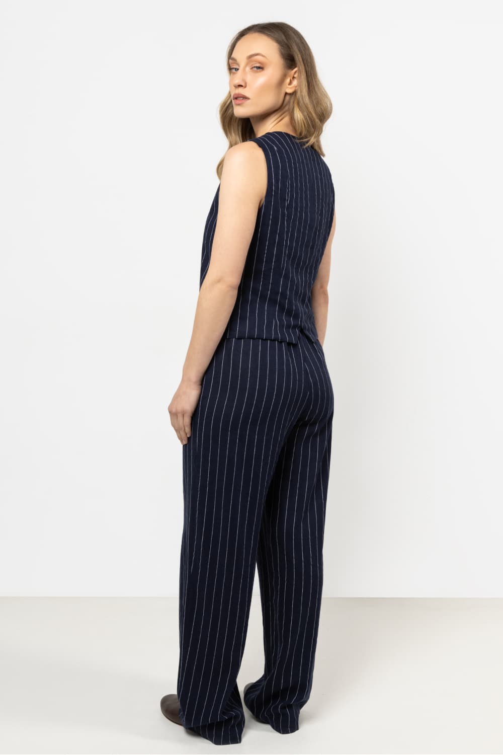 Gilet model 212178 awama - Miniatura 3