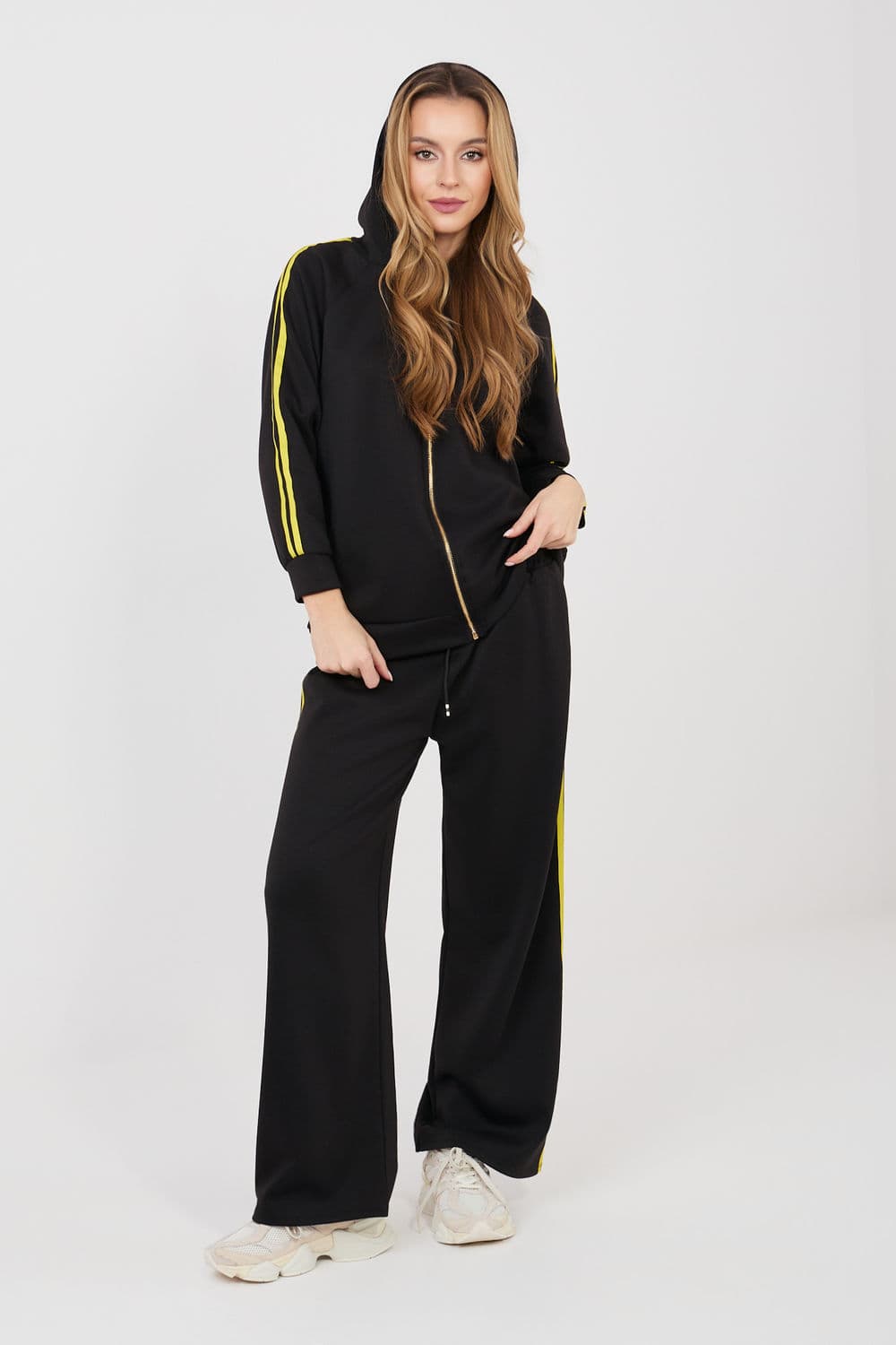completo model 225539 Rue Paris
