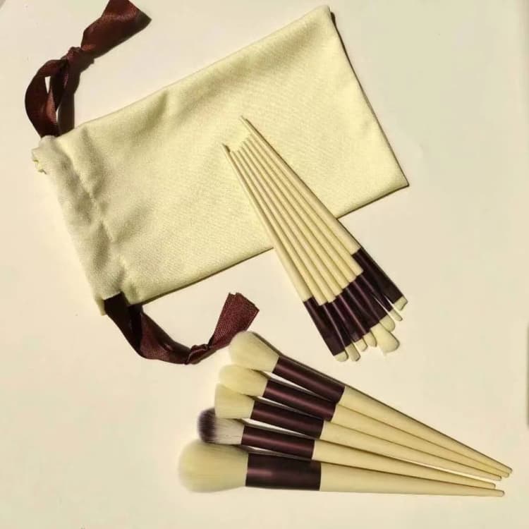 Set di pennelli per trucco 13-in-1 morbidi e soffici per fondotinta, fard, cipria e ombretto (giallo anatra)