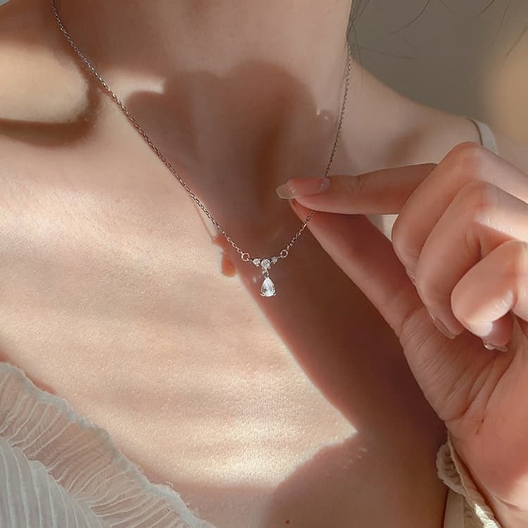 Ladies Light Luxury Bowknot Necklace Clavicle Chain, Specification:XL1748