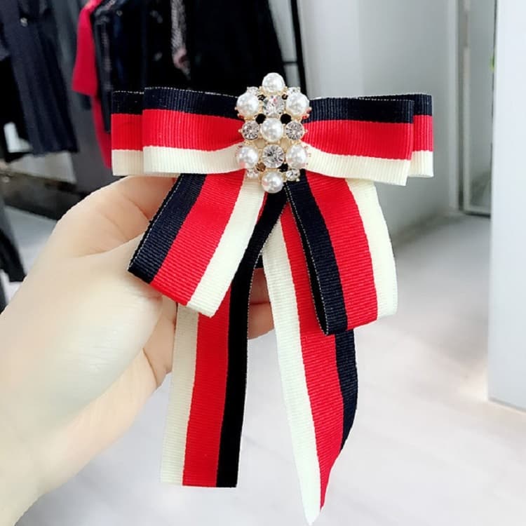 Spilla per abbigliamento donna stile college con fiocco a strisce, diamante e nodo a fiocco (Rosso, Blu, Bianco)