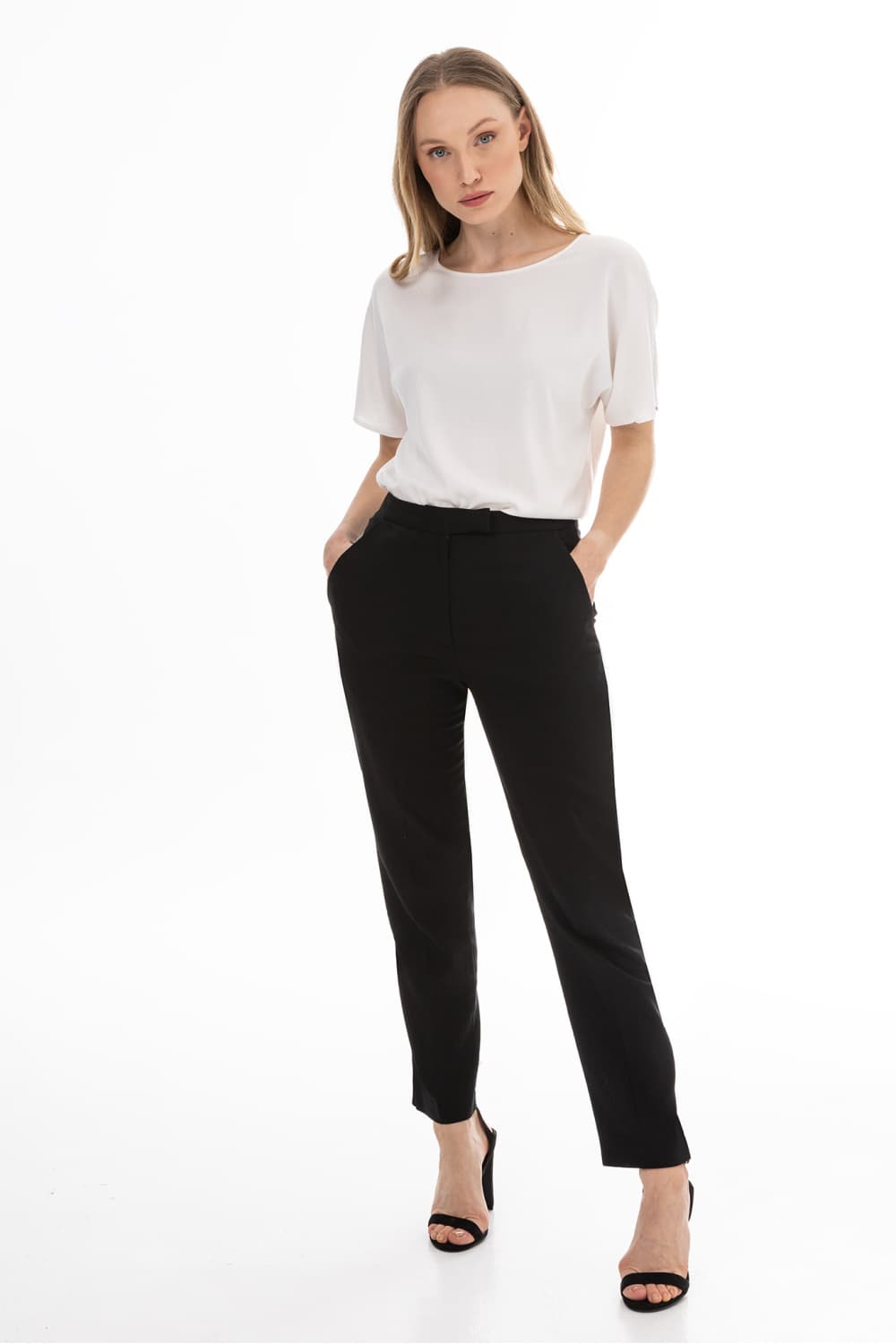 Pantaloni da donna model 225297 awama